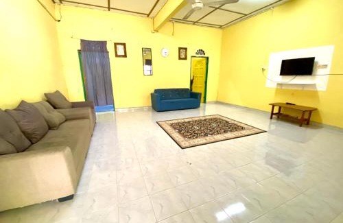 Batu Buruk House | umi homestay batu buruk