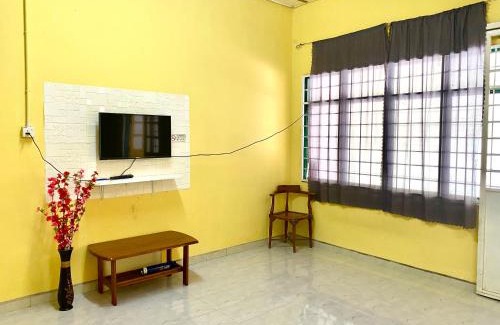 Batu Buruk House | umi homestay batu buruk