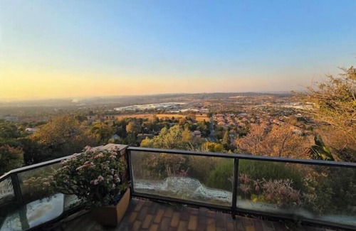 Greater Johannesburg Metropolitan Area Apartment | uMusa - Double En-Suite. Pvt Entrance
