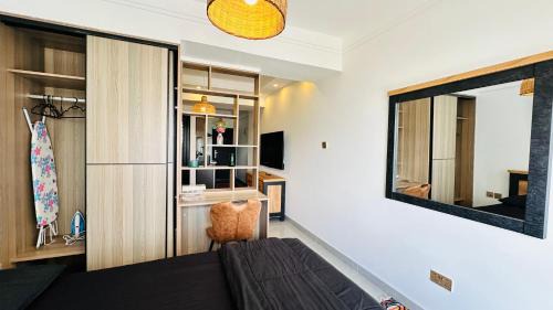 Central Province Apartment | UN approved snug studio with gym