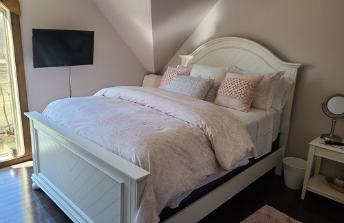 Val-des-Bois Bed & Breakfast | Un endroit pour se détendre, jouer et rêver! /A place to relax, play & dream!