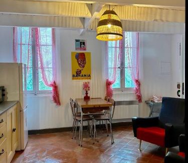 Aix-en-Provence Historic Centre Apartment | UN MOMENT SUSPENDU