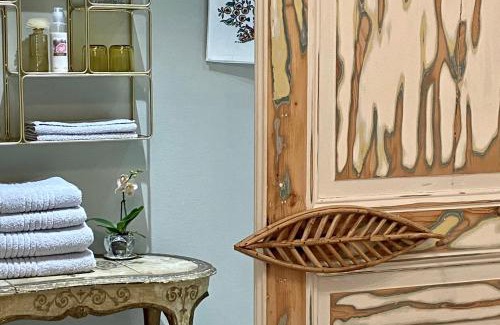 Grasse House | Un palmier à sa fenêtre