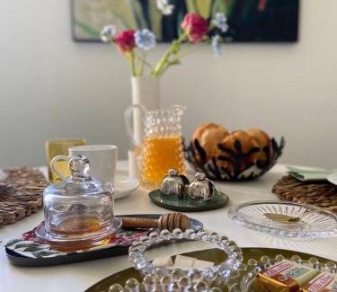 Grasse House | Un palmier à sa fenêtre