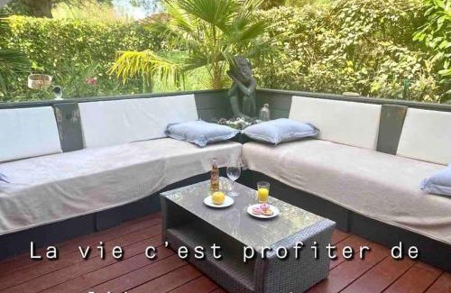 Lalande-Grand Selve Apartment | Un petit coin de Paradis