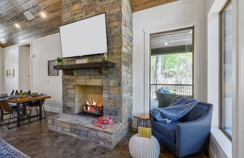 Hochatown Cabin | Un-Reel - Walking Distance to Pond, Perfect for 1-2 Couples or a Small Family
