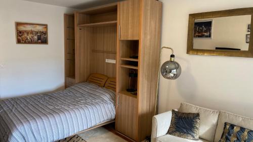 Faubourg-du-Roule Apartment | Un studio de luxe Les Champs Elysées
