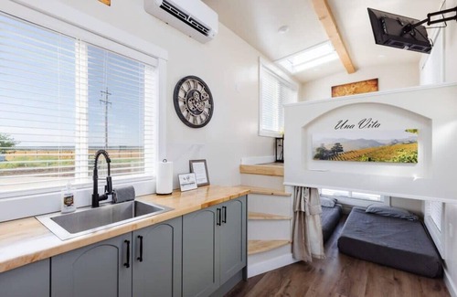 Apple Valley House | Una Vita Summary: Una