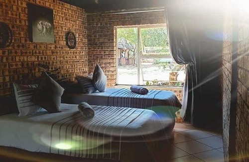 Madibeng House | Unathi Self Catering Private Bush Lodge