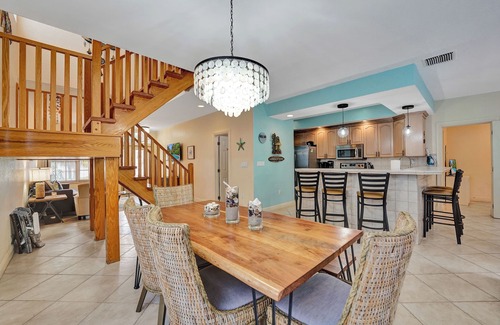 Lauderdale-by-the-Sea House | UNBEATABLE LOCATION! Publix, Beach, Dining, Shops 2.5 blocks away! NO CAR NEEDED