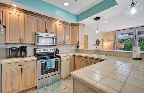 Lauderdale-by-the-Sea House | UNBEATABLE LOCATION! Publix, Beach, Dining, Shops 2.5 blocks away! NO CAR NEEDED
