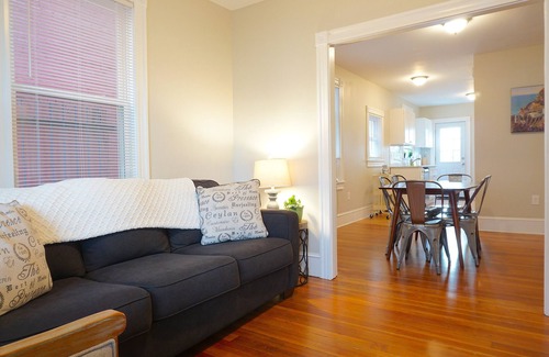 Off Broadway House | ★ Unbeatable Location | 3 Bedrooms | 3 Full Baths ★