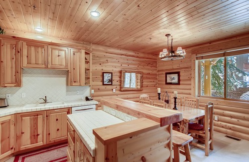 Deer Valley Condo | Unbeatable mid-mountain condo in Silver Lake Village w/shared pool & hot tub