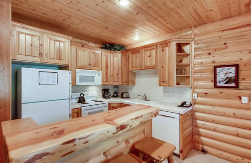 Deer Valley Condo | Unbeatable mid-mountain condo in Silver Lake Village w/shared pool & hot tub