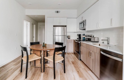 Hayward Apartment | Unbelievable Hayward 2BR w/Pool & Gym, near BART, by Blueground
