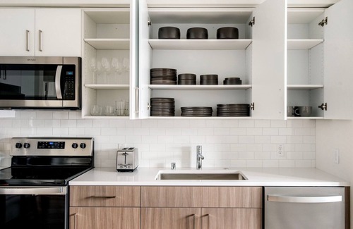 Hayward Apartment | Unbelievable Hayward 2BR w/Pool & Gym, near BART, by Blueground