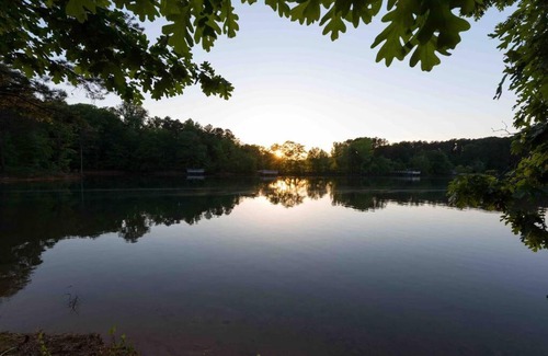 Martin House | Uncork, Unwind & Relax @ our Lake Front Cottage