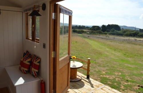 Sandown Ski Chalet | Under the Stars Shepherds Huts at Harbors Lake