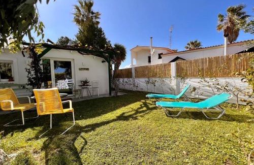 Tingaki Apartment | Under the vine garden house