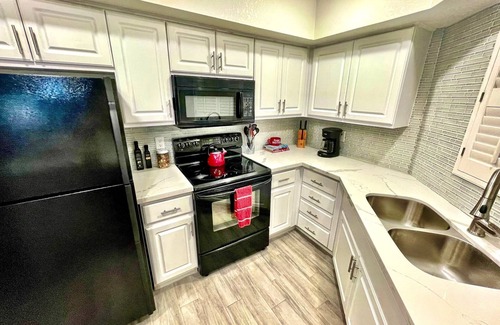 Paradise Valley Marketplace Condo | Undercover Condo on Golf Course