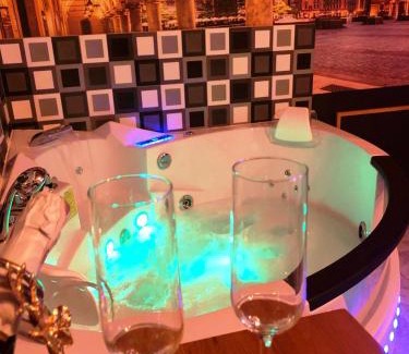 Stare Podgorze Bed & Breakfast | UNDERGROUND Jacuzzi Rooms