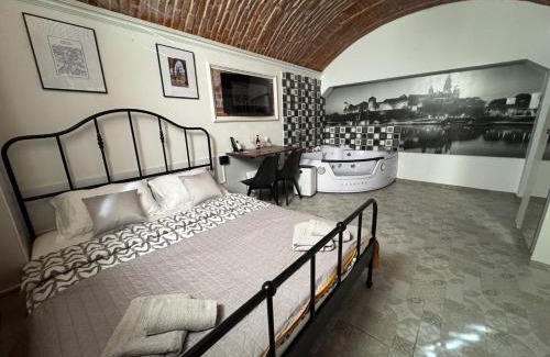 Stare Podgorze Bed & Breakfast | UNDERGROUND Jacuzzi Rooms