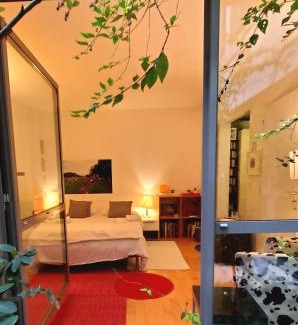 Belleville Bed & Breakfast | Une chambre à Paris 20eme avec un petit jardin