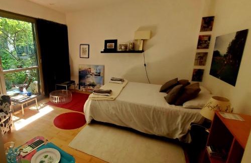 Belleville Bed & Breakfast | Une chambre à Paris 20eme avec un petit jardin