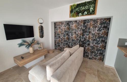 Taillades Apartment | Une parenthèse en luberon, jacuzzi