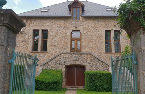 La Cresse House | Une Piscine Chauffée et Couverte Un SPA 6 Places