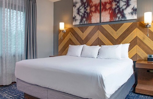 Lake Delton Resort | Unforgettable Family Fun at Wyn. Glacier Canyon- Water Park Passes Included-2 Bd