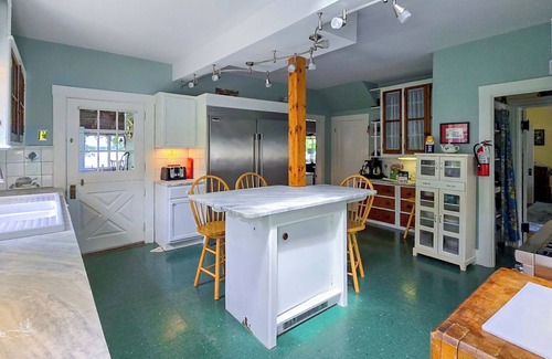 East Boothbay House | Unforgettable Waterfront Retreat: Featured on PBS, Perfect for Families & Friends!