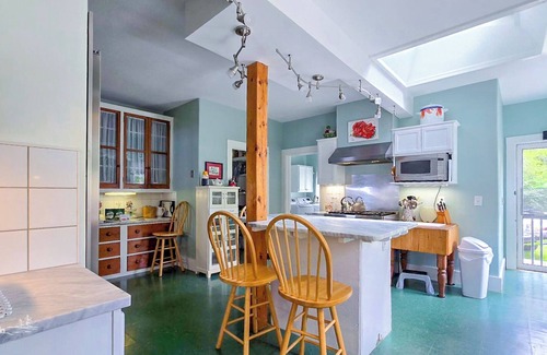 East Boothbay House | Unforgettable Waterfront Retreat: Featured on PBS, Perfect for Families & Friends!