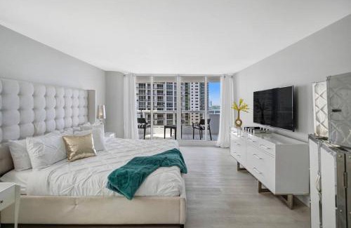 Downtown Miami Apartment | Unforgettable! Water & Park Views, 4 Bedrooms!