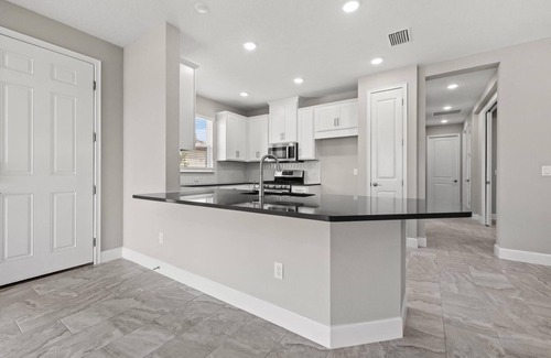 Braden River Villa | Unfurnished 2 bedrooms/02 Bath + Den Villa at Esplanade at Azario