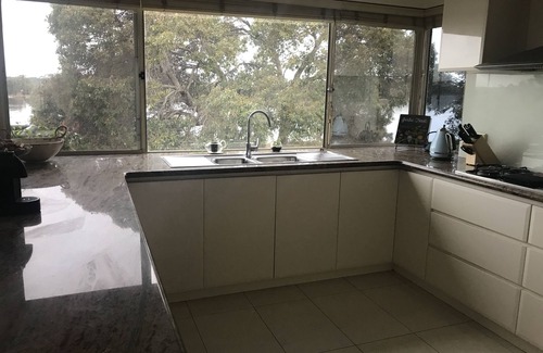 Mount Lawley House | Uninterrupted Swan River Views -Executive Stay close to Optus Stadium