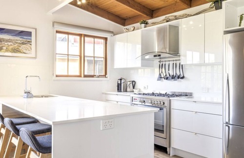 East Jindabyne House | Uninterrupted views of Lake Jindabyne from the balcony.