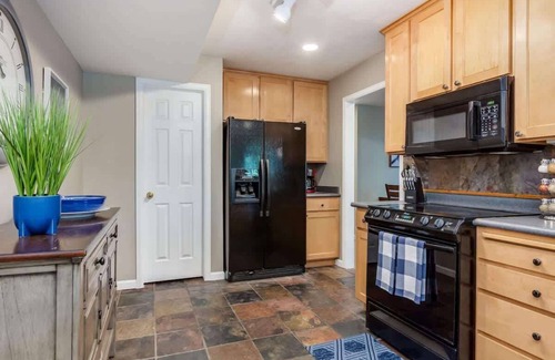 Midvale House | Union Gateway in Prime Salt Lake Location with Hot Tub