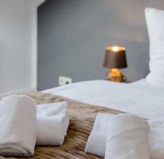 Munchen District Apartment | UNiQE I 100qm I 2 Schlafzimmer I Nähe Messe