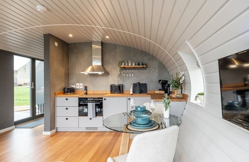 Enstone Apartment | Unique 1 BD Eco-Retreat in Old Chalford