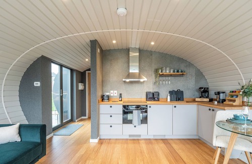 Enstone Apartment | Unique 1 BD Eco-Retreat in Old Chalford