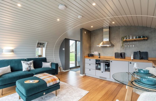 Enstone Apartment | Unique 1 BD Eco-Retreat in Old Chalford