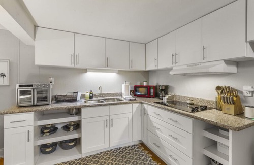 Fort Walton Beach Apartment | Unique 1-Bedroom Basement unit 8 min to the beach