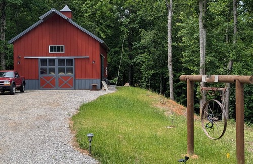 Loudon House | Unique 1 Bedroom Barndominium- Adults Only