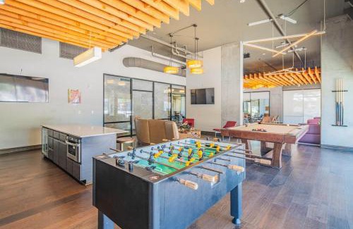 Evans Churchill Apartment | Unique 1BD - DT PHX - Parking, Gym, Pool - Sleeps 6