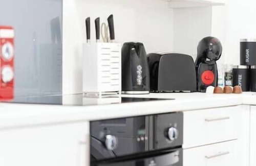 Gabalfa Apartment | Unique 2-bed Flat with Smart TV Cardiff