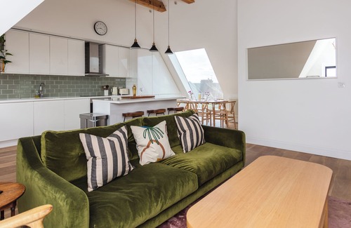 Brent Apartment | Unique 2 bed penthouse in Kensal Rise!