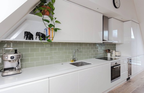 Brent Apartment | Unique 2 bed penthouse in Kensal Rise!