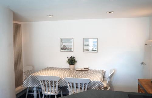 Central Aberdeen House | Unique 2 Bedroom Cottage in Fittie (Footdee)