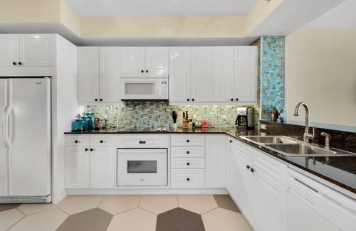 Navarre Beach Condo | unique 2 br sleeps 6 with chair rental